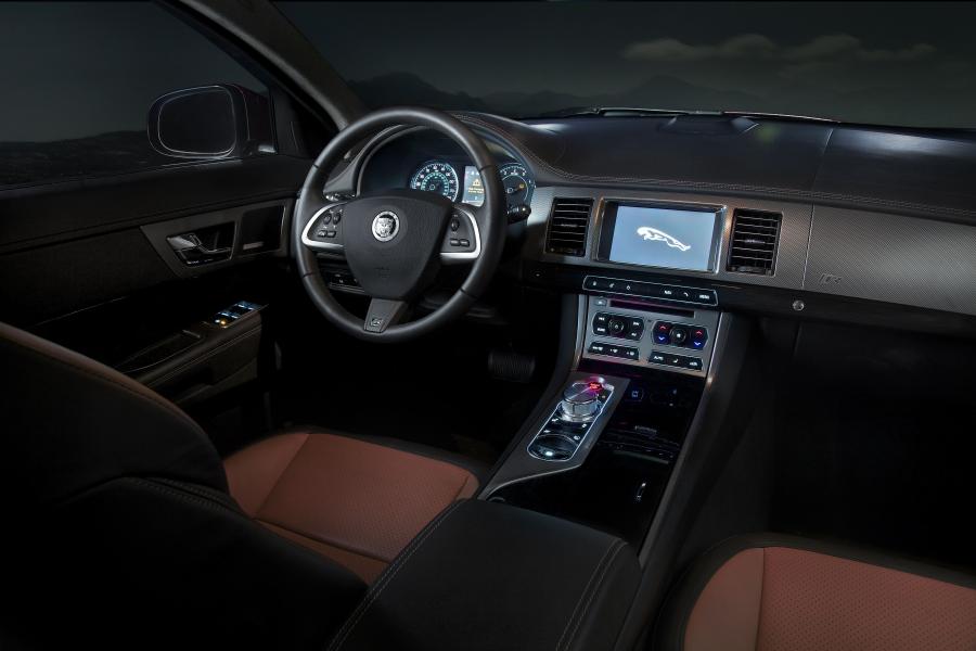  Jaguar XFR 2011 года  (фото 16 из 20)